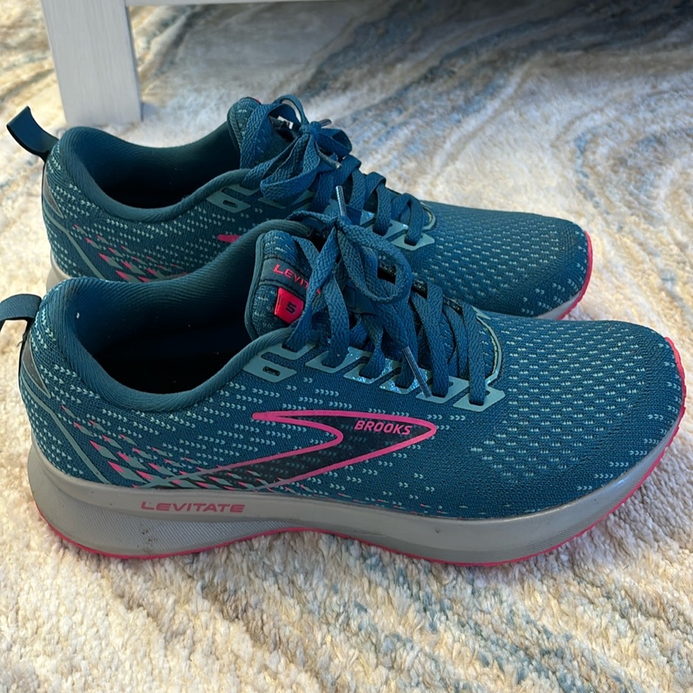 Brooks 7.5 running shoes